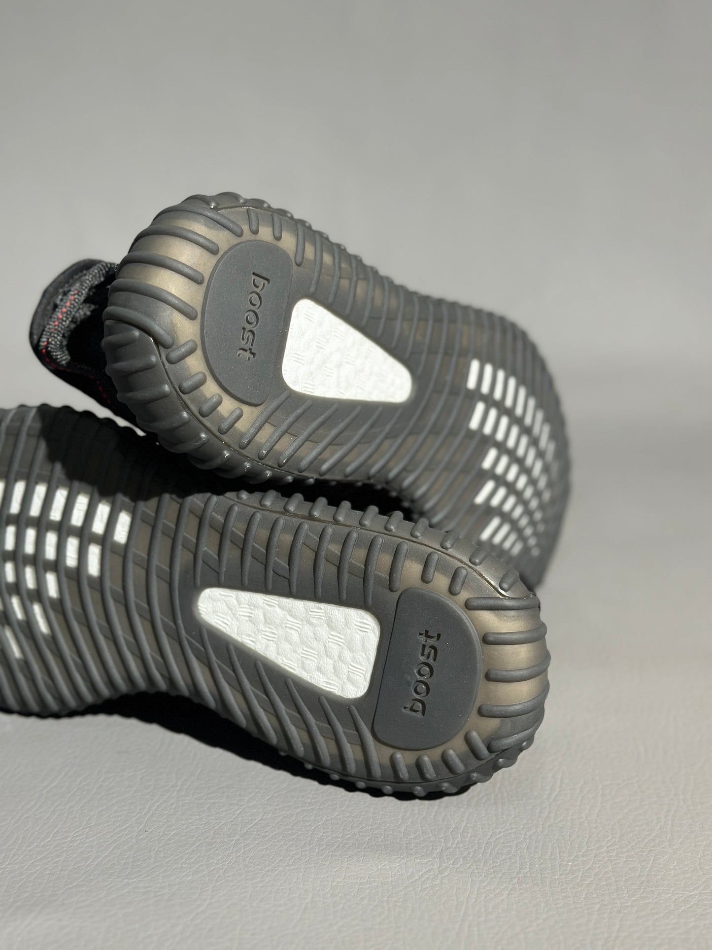 YEEZY BOOST 350 BLACK BRED