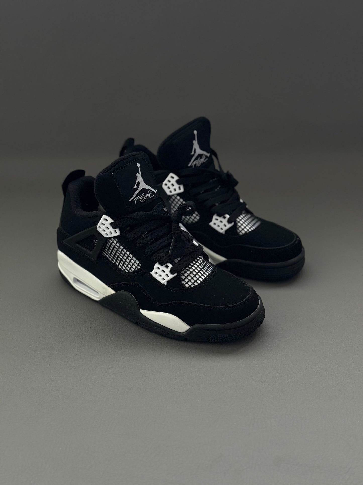 AIR JORDAN 4 WHITE THUNDER