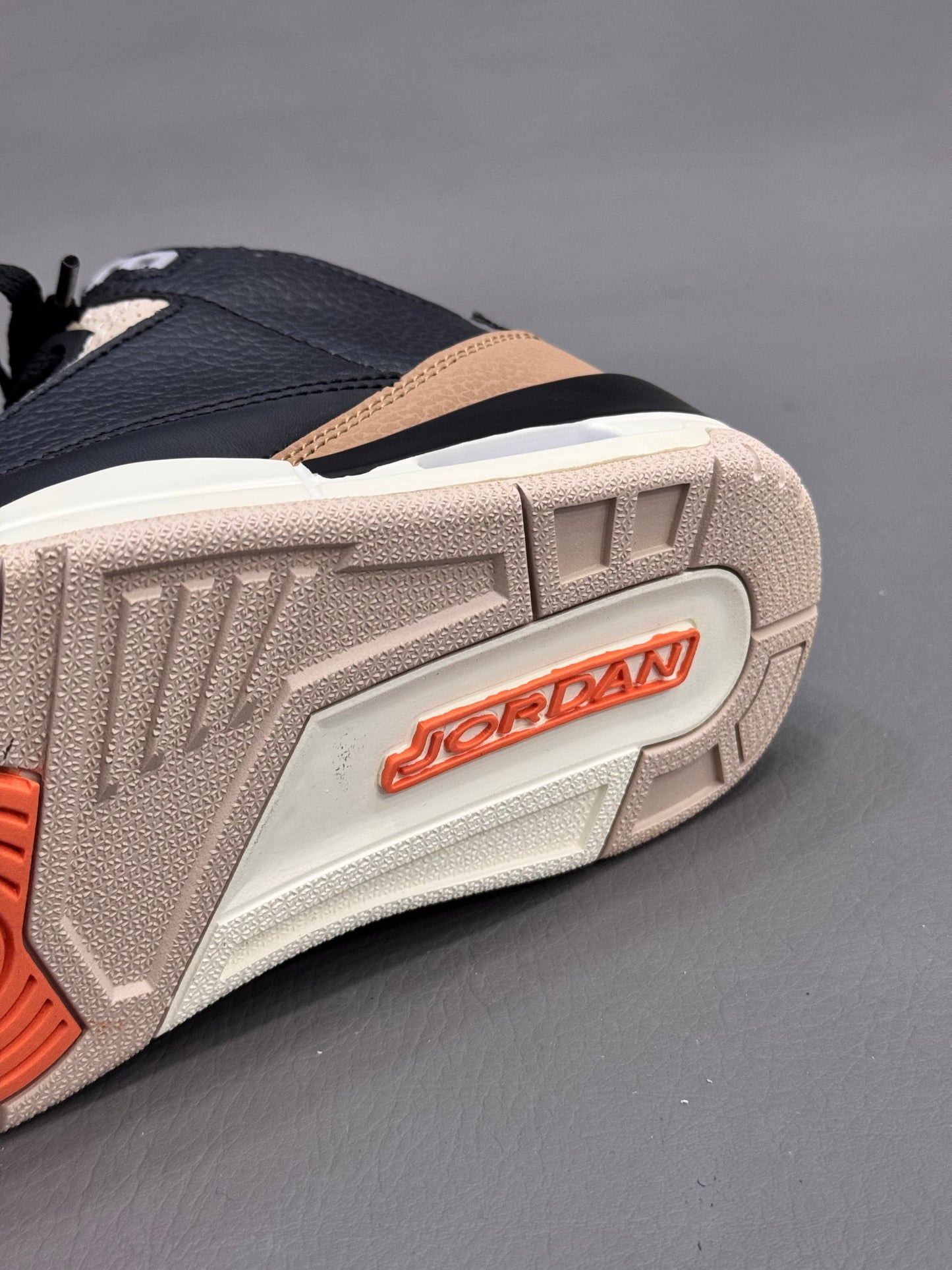AIR JORDAN 3 DESERT ELEPHANT