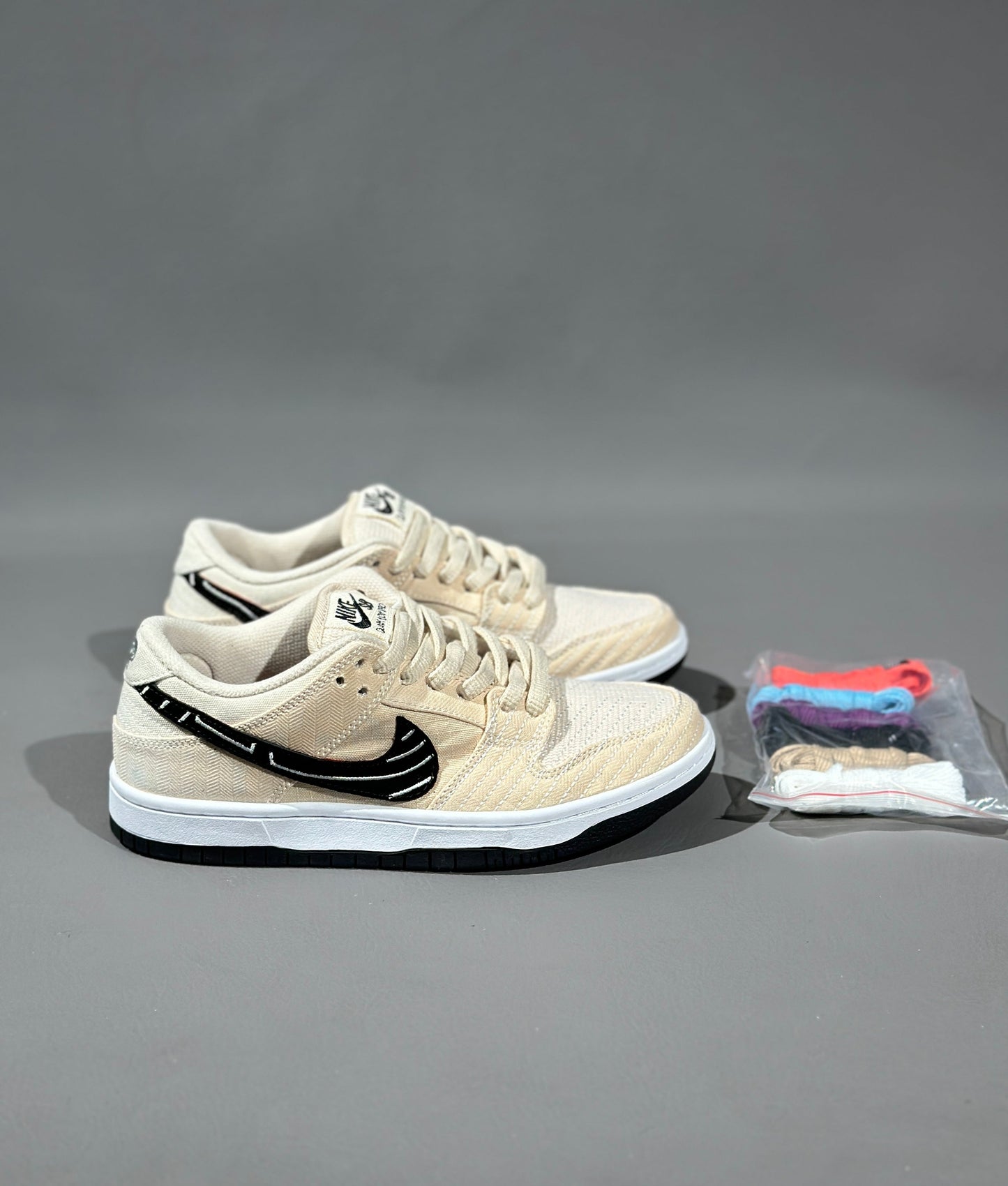 NIKE DUNK LOW ALBINO PRETO