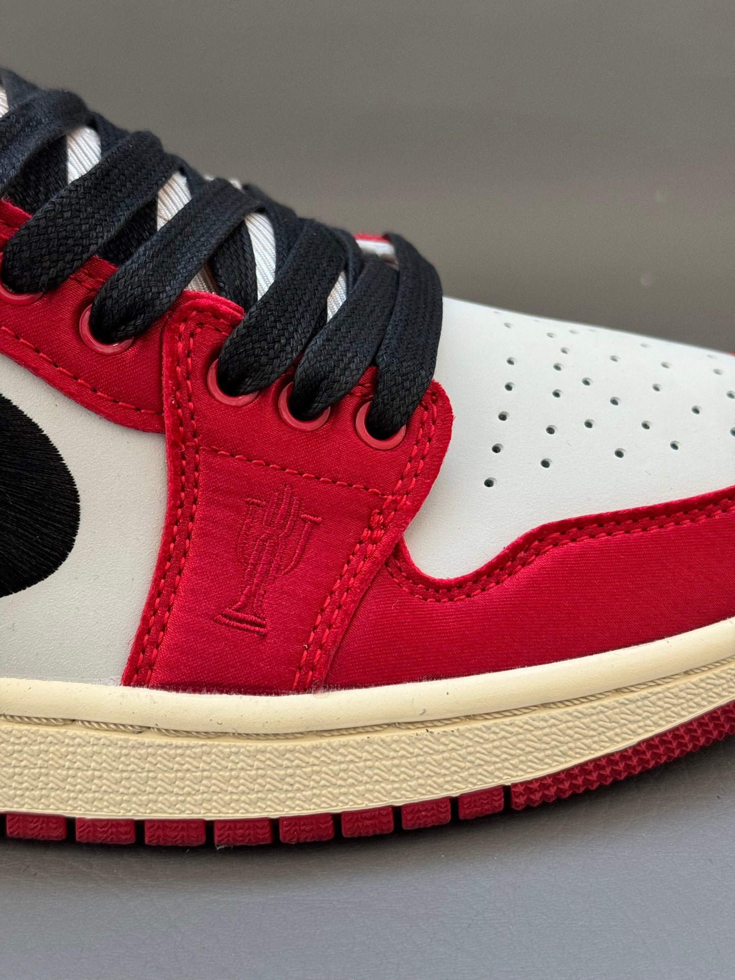 AIR JORDAN 1 LOW TROPHY ROOM