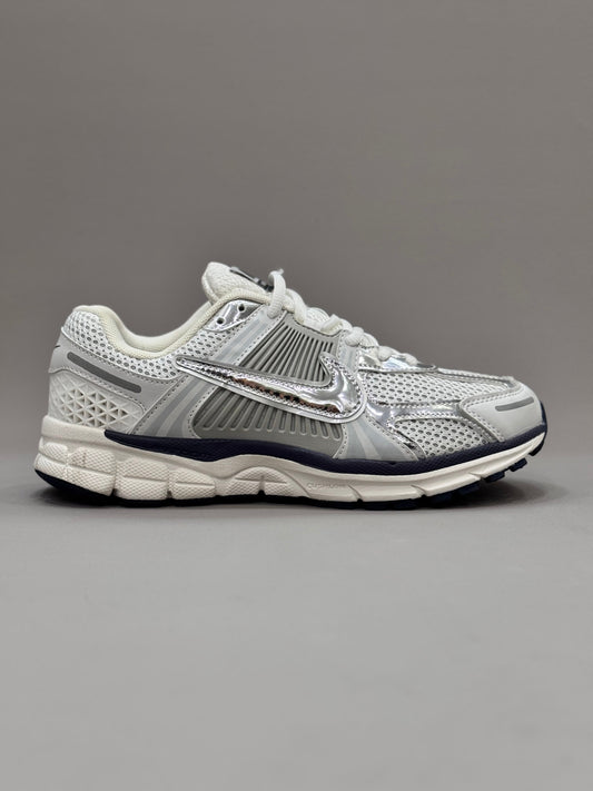 AIR ZOOM VOMERO 5 METALLIC SILVER