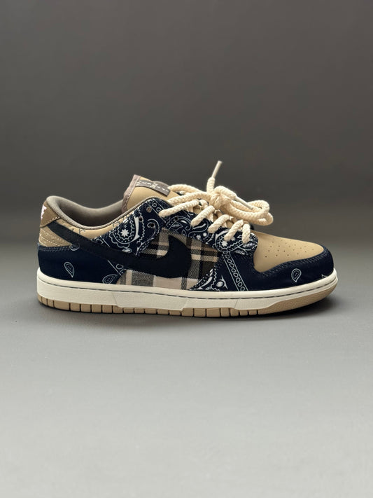 NIKE DUNK LOW X TRAVIS SCOTT