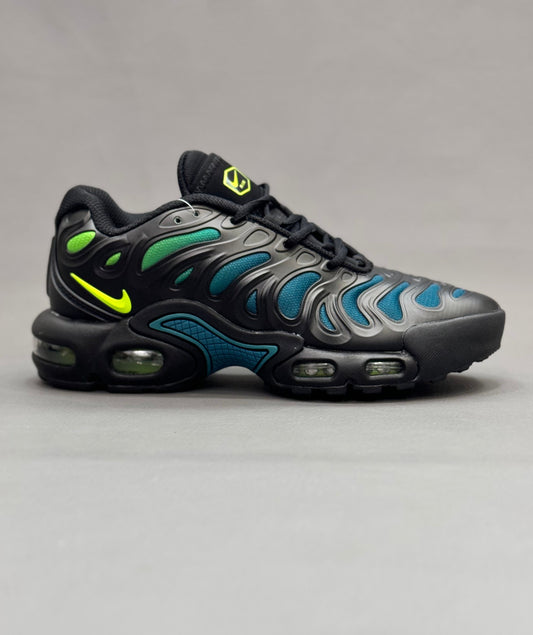 AIR MAX PLUS DRIFT BLACK GREEN STRIKE