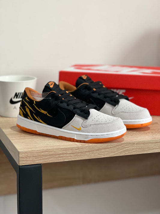 NIKE DUNK LOW YEAR OF THE TIGER