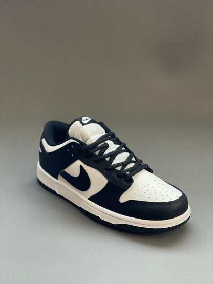 NIKE DUNK LOW PANDA