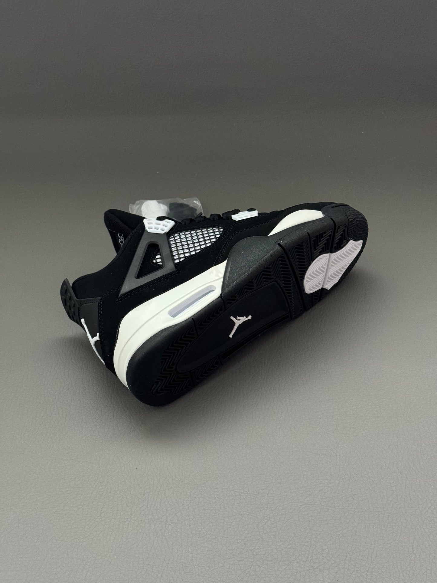 AIR JORDAN 4 WHITE THUNDER