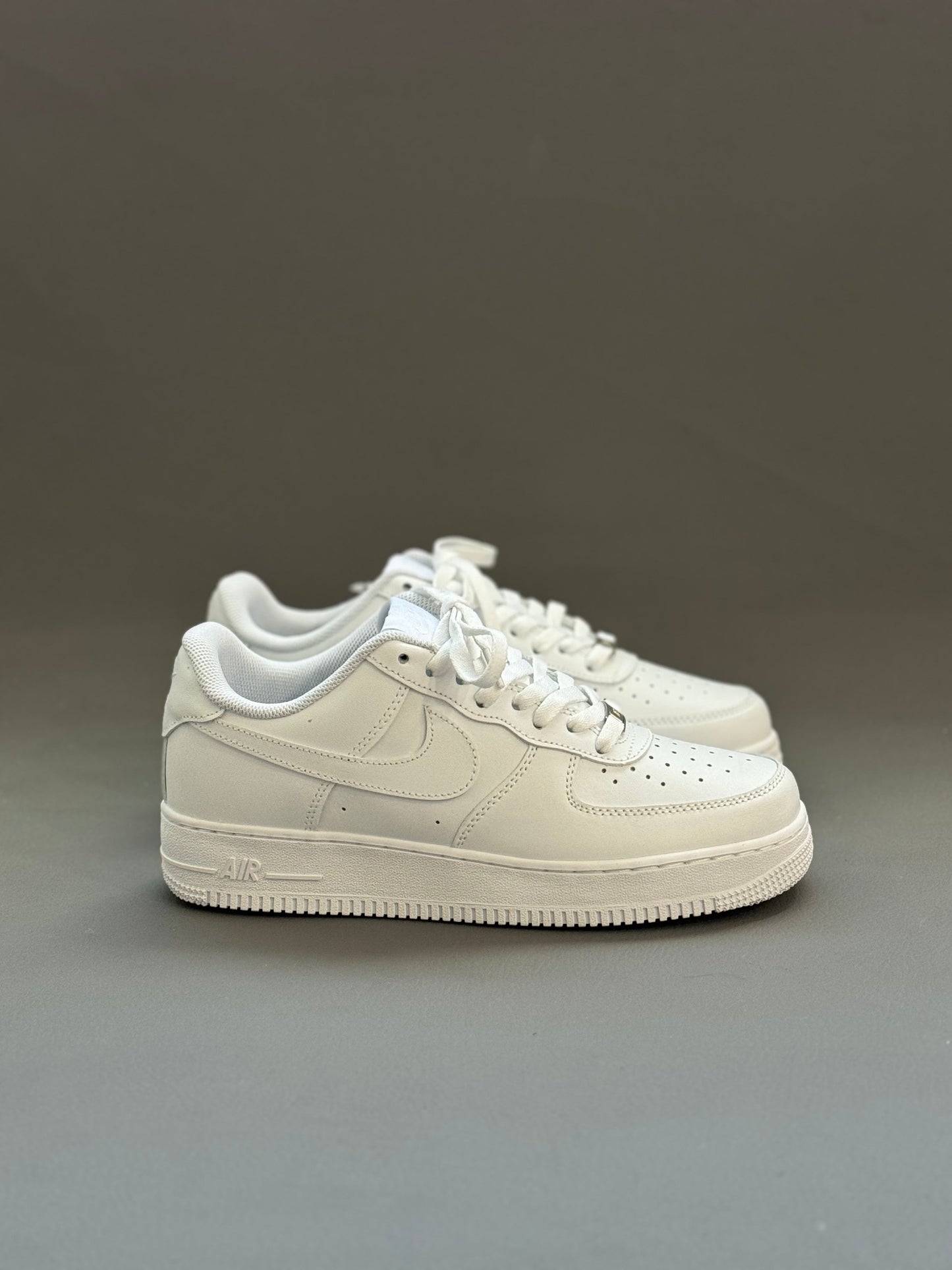 AIR FORCE 1 TRIPLE WHITE