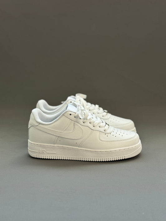 AIR FORCE 1 TRIPLE WHITE