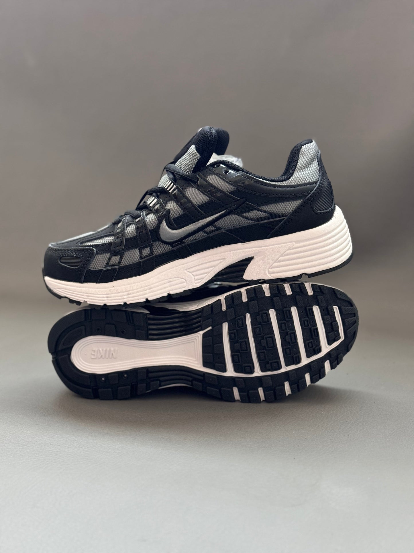 NIKE P-6000 BLACK COOL GREY