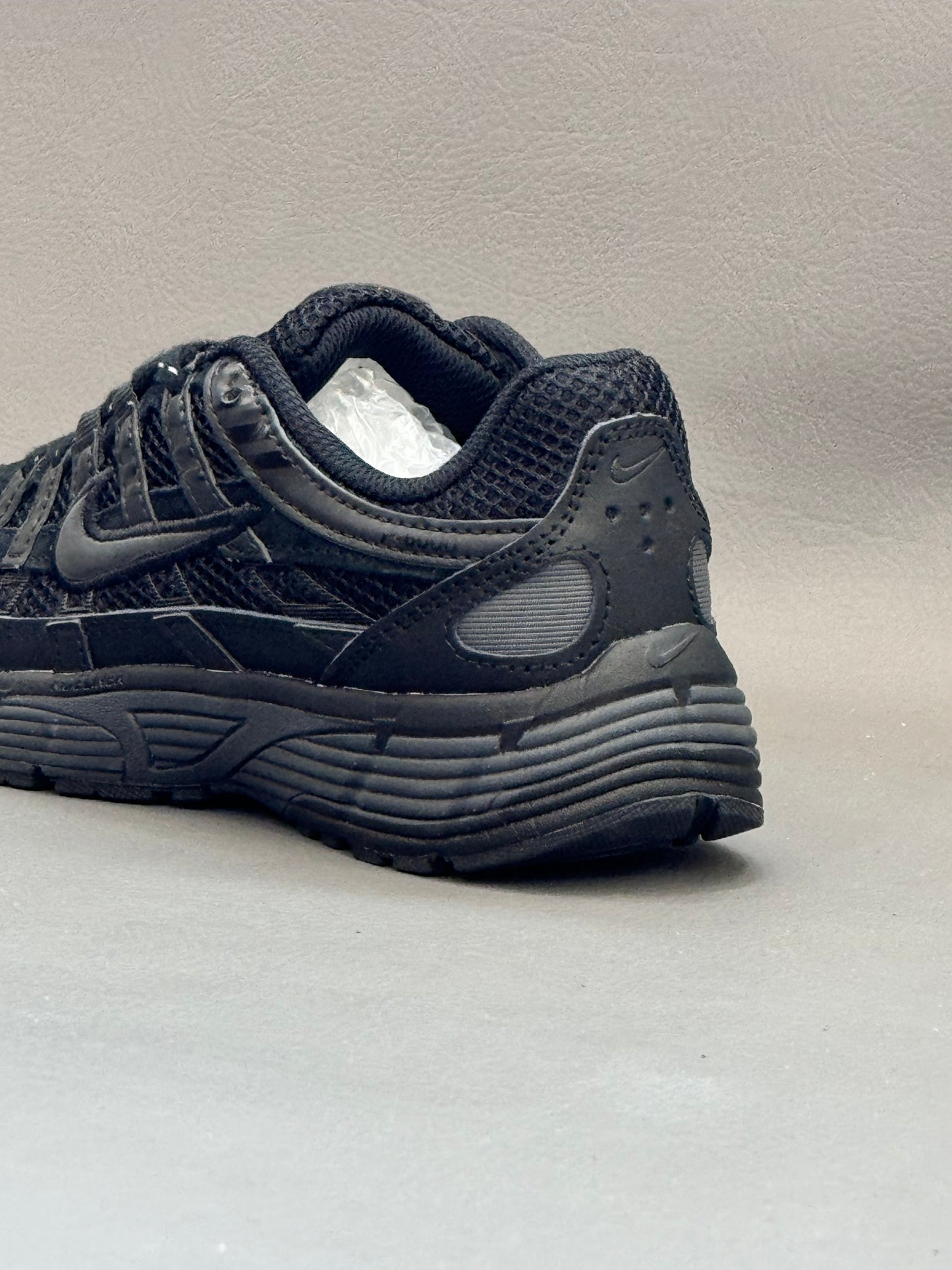 NIKE P-6000 BLACK