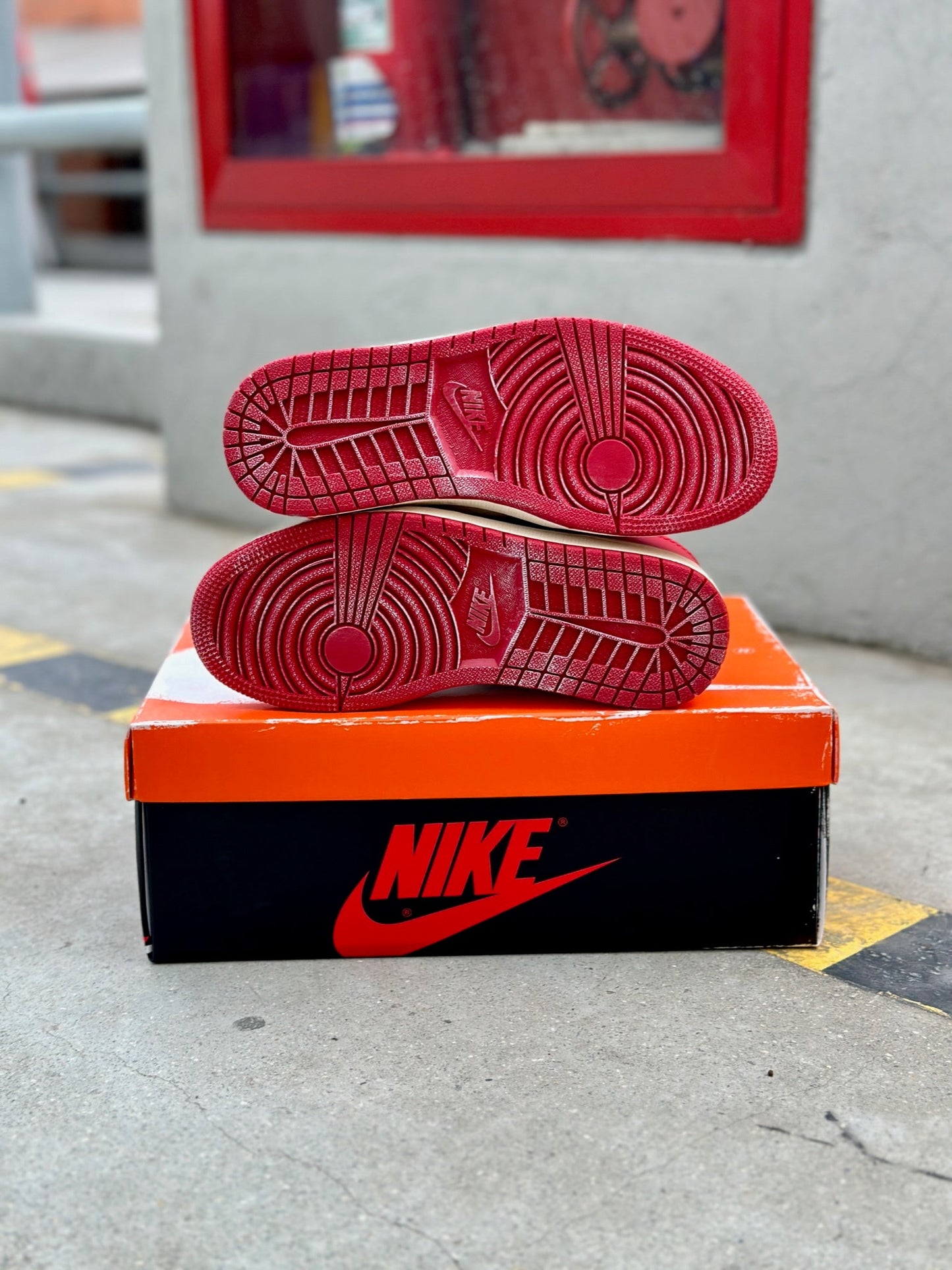 AIR JORDAN 1 CHICAGO LOST AND FOUND