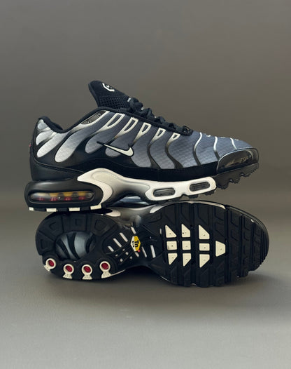 AIR MAX PLUS TN1 PRETO E CINZA