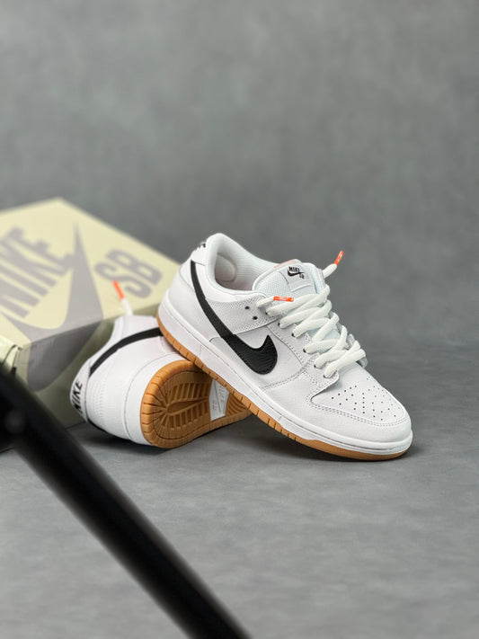 NIKE DUNK LOW WHITE GUM
