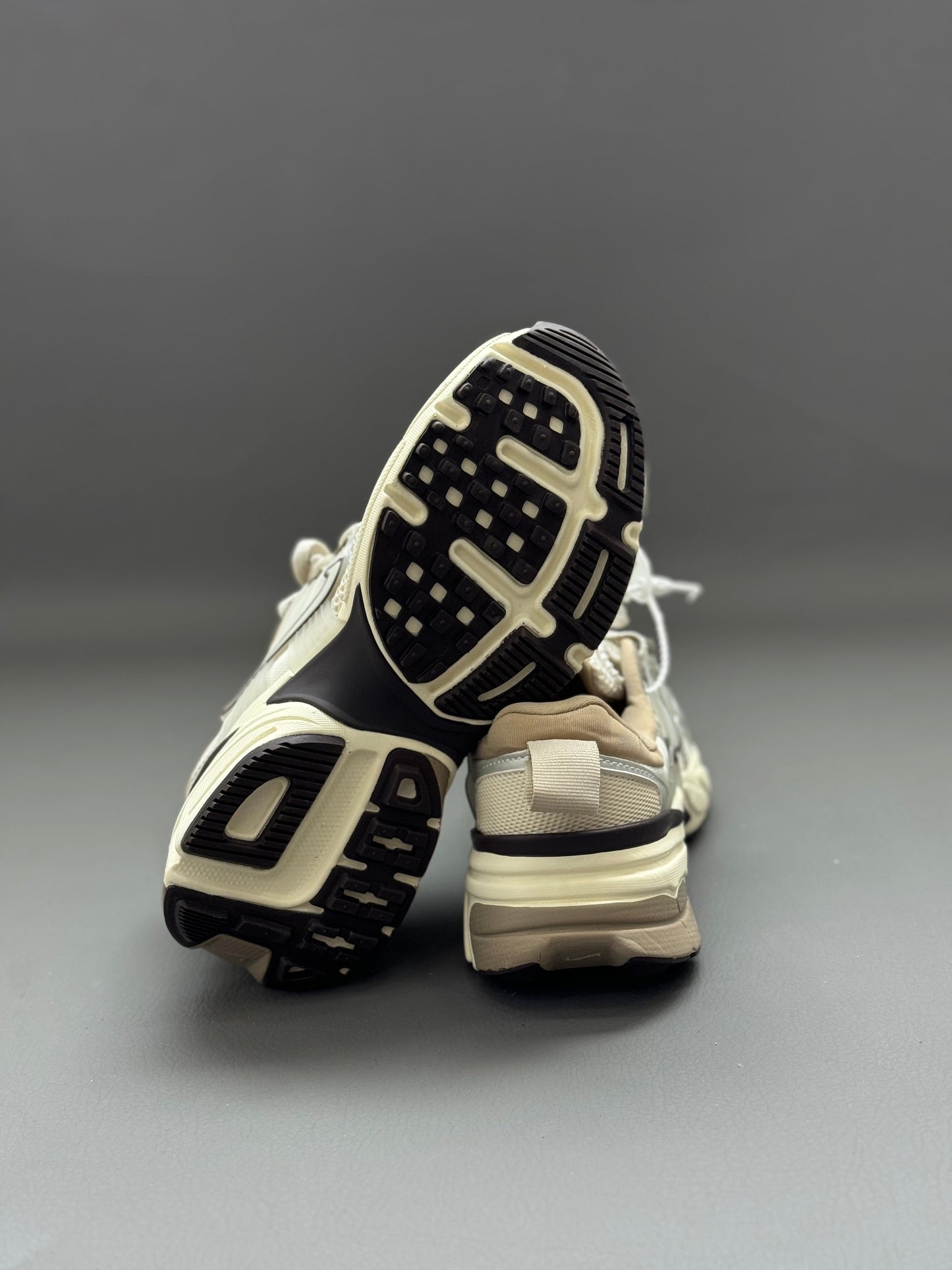 NIKE V2K RUN OREWOOD BROWN